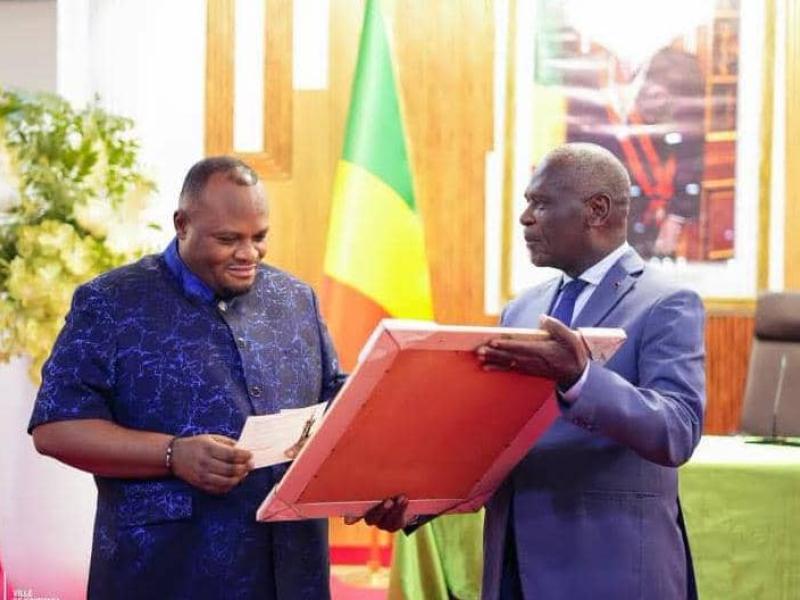 Le Gouverneur de Kinshasa, Daniel Bumba, et le député-maire de Brazzaville, Dieudonné Bantsimba.