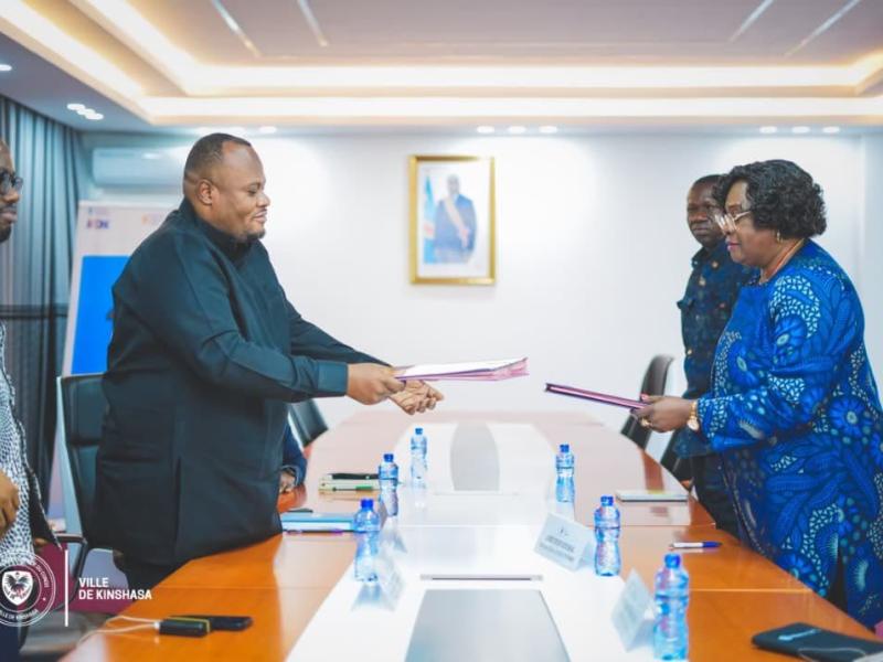 Le gouverneur de la ville de Kinshasa Daniel Bumba et la DG de la RTNC Sylvie Elenge [photo d'illustration]