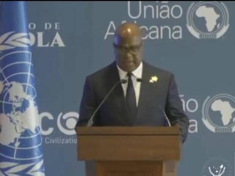 Le chef de l'Etat Félix-Antoine Tshisekedi Tshilombo à la Tribune du Forum de l’Alliance des civilisations des Nations Unies, à Luanda, en Angola