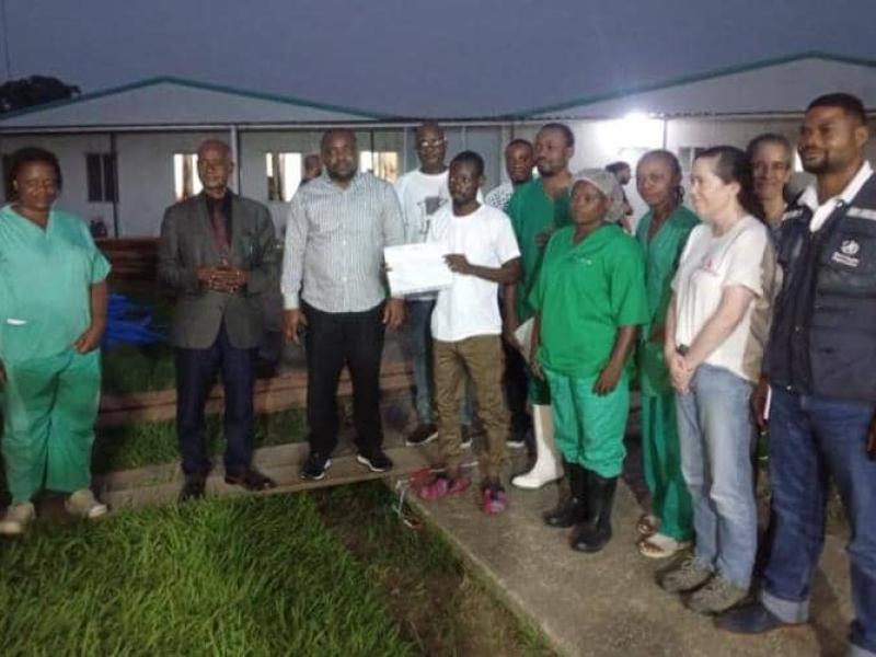 Le premier patient guéri d’Ebola quitte le centre de traitement de Kisangani