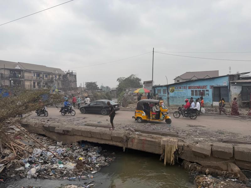 L’état actuel du pont Ngunza reliant les communes de Ngaba et Lemba