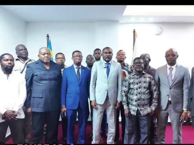 La délégation de l'Union sacrée après la réunion avec le gouverneur de la ville de Kinshasa, lundi 20 juillet 2026
