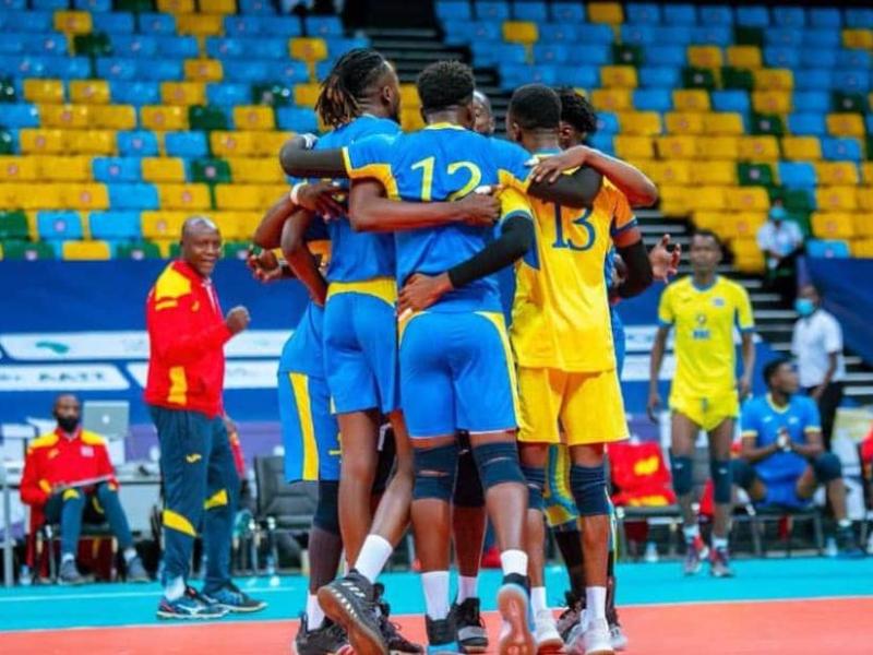 Les Léopards volleyball messieurs célèbrent leur but face aux lions indomptables du Cameroun à la CAN Kigali 2021.