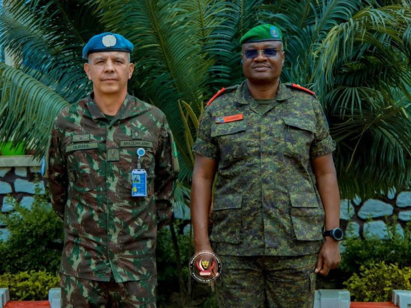 Le gouverneur militaire de l'ituri, le général-major Kasongo Mulumba Gaby et le commandant de la Force de la Monusco Ulisses De Mesquita [photo d'illustration]