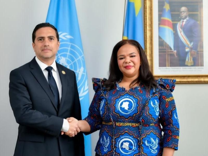 La ministre des Affaires étrangères Thérèse Kayikwamba Wagner, avec son homologue équatorien, Roberto Kury Pesantes [photo d'illustration]