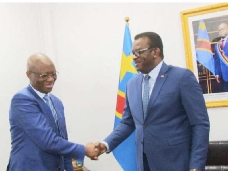 Le VPM en charge de la Fonction publique Jean Pierre Lihau et le ministre de la Santé publique hygiène et prévoyance sociale, le Dr Samuel Roger Kamba