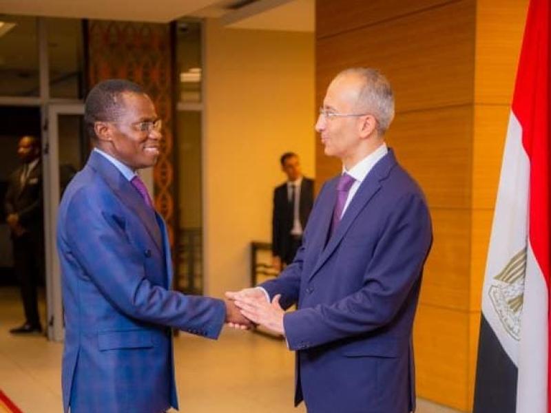 Le ministre délégué Eliezer Ntambwe et l'ambassadeur égyptien Hesham El Makwad, jeudi 24 juillet 2026