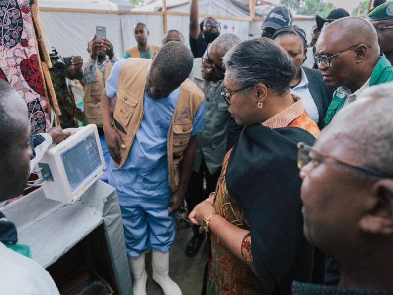 La Première Ministre Judith Suminwa Tuluka visite le Centre de traitement d'Ebola (CTE)