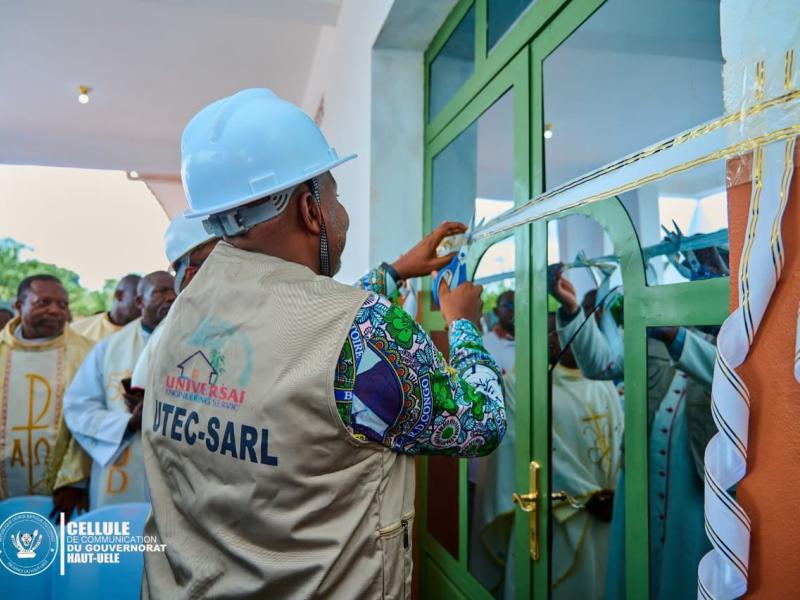 Le gouverneur du Haut-Uele, Jean Bakomito, inaugure l'hôpital Saint Luc de Dungu