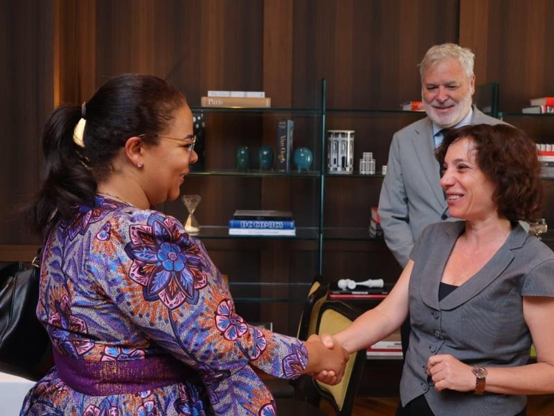 Hamutal Rogel, cheffe du Bureau de la formation et du développement du personnel au sein de la diplomatie israélienne, reçoit Thérèse Kayikwamba Wagner, ministre des Affaires étrangères de la RDC [photo d'illustration]