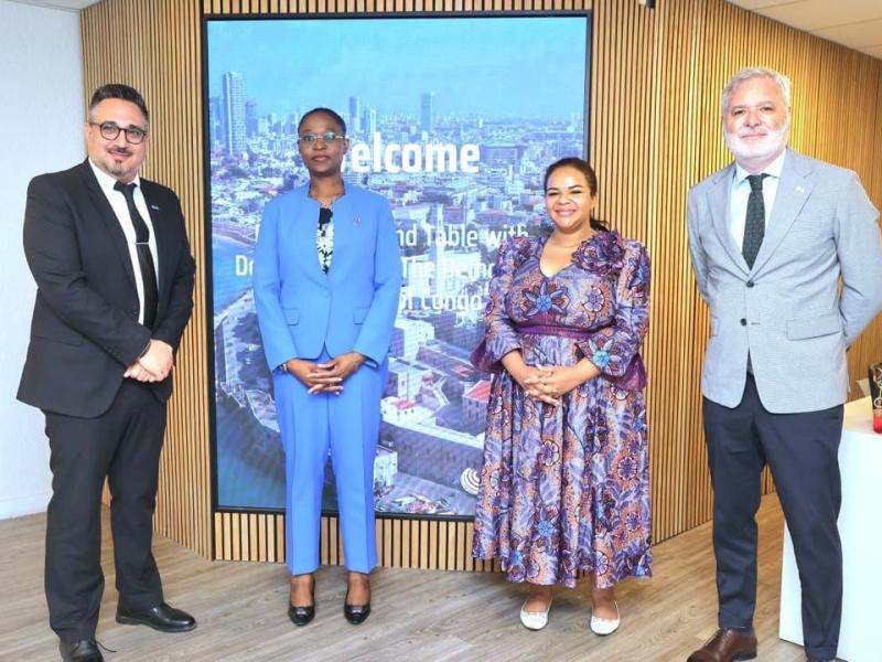 La ministre des affaires étrangères Thérèse Kayikwamba Wagner et les investisseurs israéliens à Tel-Aviv [photo d'illustration]