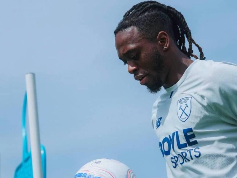 Aaron Wan-Bissaka s'entraînant avec les Hammers de West-Ham United