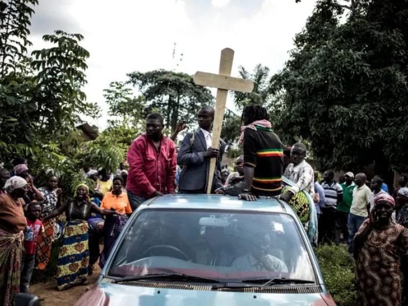 Des familles des victimes en route pour l'enterrement de leurs proches tués par des terroristes ADF [photo d'illustration]