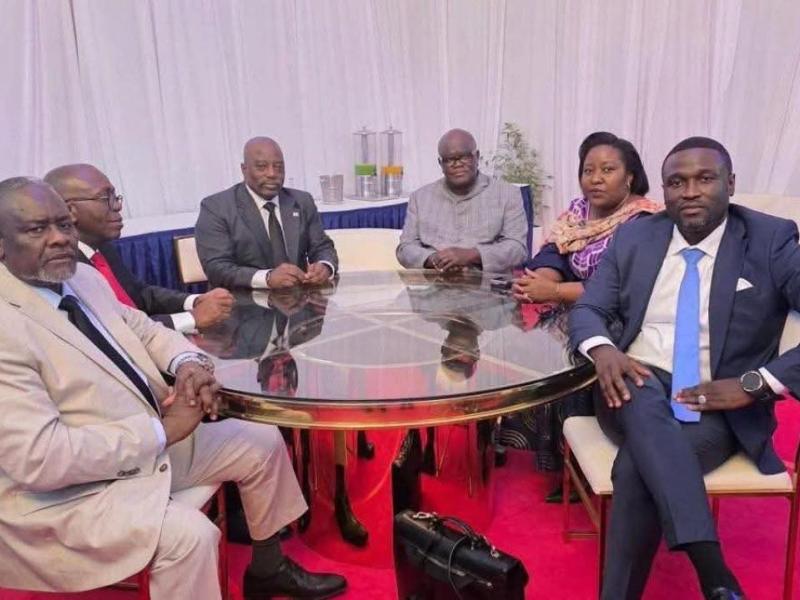 Quelques membres de l’opposition radicale en RDC réunis autour de Joseph Kabila lors du lancement de Sauvons la RDC à Nairobi [photo d'illustration]