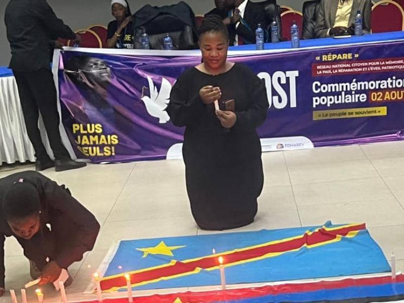 L’activiste pro-démocratie Angélique Niyibizi rendant hommages aux victimes des tueries en marge de la journée nationale du Génocost en RDC [photo d'illustration]