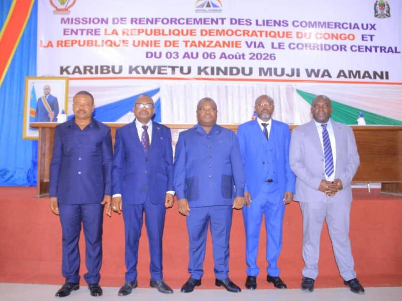 Au milieu, Mussa Kabwankubi Moïse, gouverneur du Maniema et la délégation du corridor central [photo d'illustration]