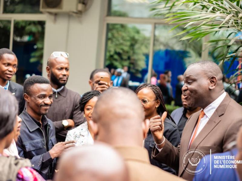 Le ministre de l’Économie numérique,  Augustin Kibassa lance une campagne nationale de vulgarisation du Code du numérique en RDC avec 2 000 jeunes volontaires