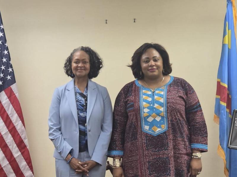 Florie Liser, présidente-directrice générale du Corporate Council on Africa, avec Yvette Kapinga Ngandu, ambassadrice de la RDC aux États-Unis, à Washington [photo d'illustration]