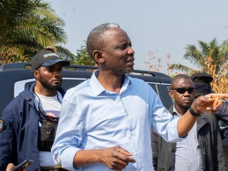 Le ministre congolais des ITPR, John Banza Lunda, lors d’une mission d’inspection de terrain