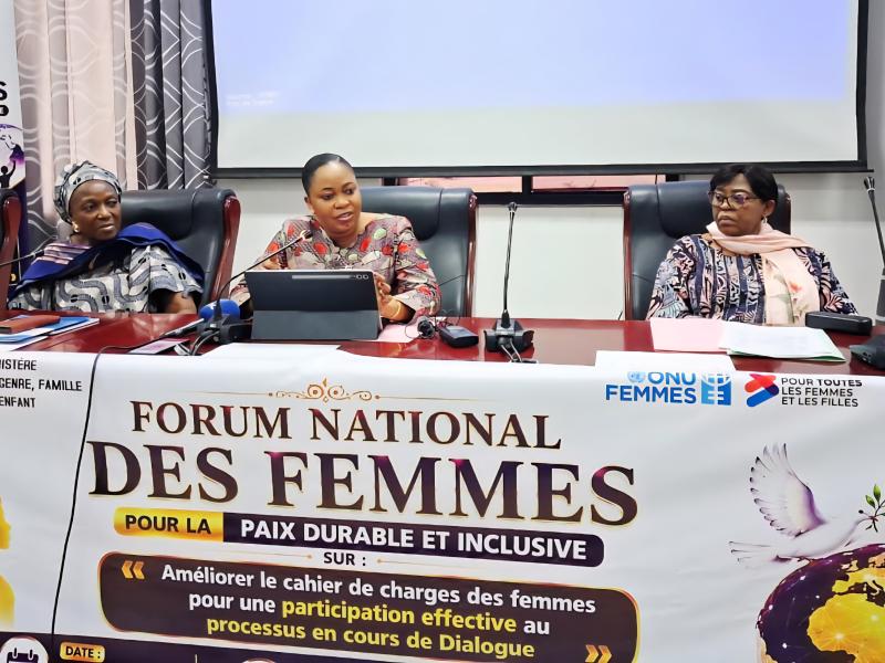 La ministre du Genre, Famille et Enfant, Micheline Ombae (au centre), préside l'ouverture du Forum national des femmes pour la paix durable et inclusive [photo d'illustration]