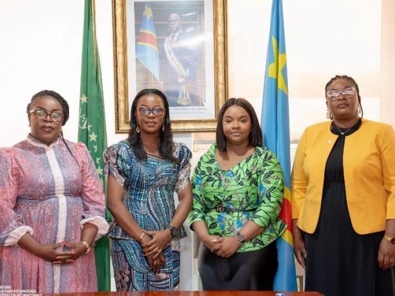La vice-ministre des Affaires étrangères, Noëlla Ayeganagato et la délégation de la Commission nationale des femmes entrepreneures [photo d'illustration]