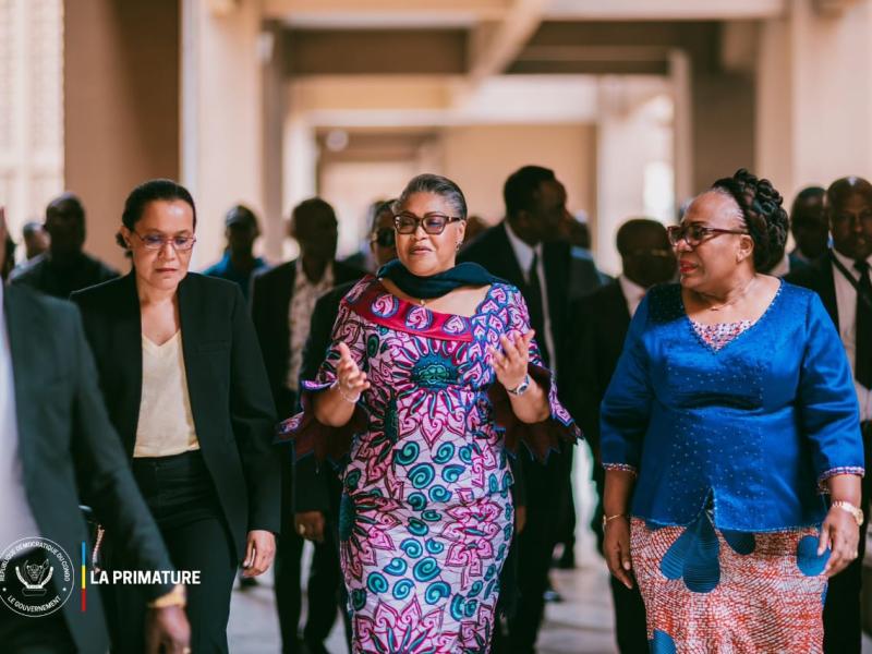 La Première ministre, Judith Suminwa, entourée, à gauche, de la ministre de l’Éducation nationale et, à droite, de la ministre de l’Enseignement supérieur, universitaire, de la Recherche scientifique et de l’Innovation [Photo d’illustration]