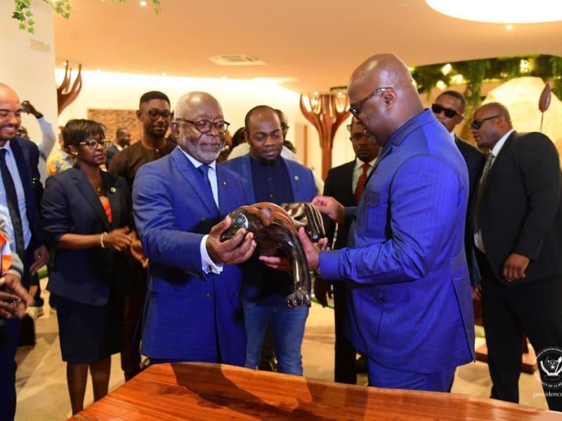 Le chef de l'État Félix Tshisekedi lors de sa visite à la zone industrielle de Nkok à Libreville, au Gabon