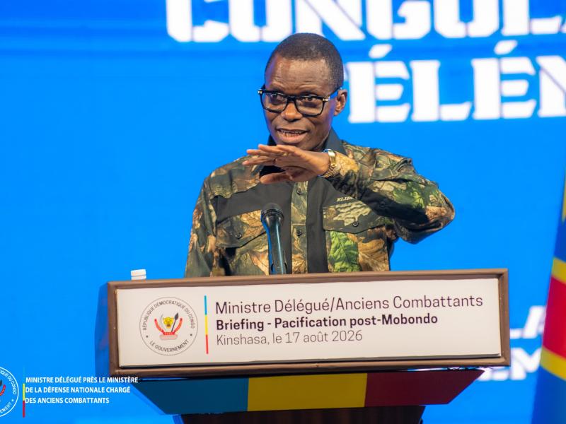 Le ministre délégué Eliezer Ntambwe lors d'un briefing presse à Kinshasa, lundi 17 août 2026