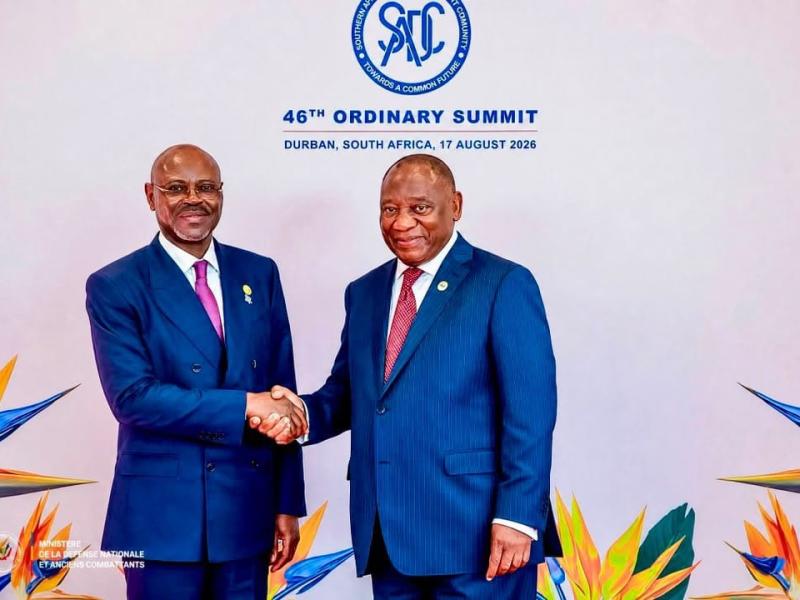 Le vice-Premier ministre de la Défense et des Anciens Combattants, Guy Kabombo, et le Président sud-africain Cyril Ramaphosa [photo d'illustration]