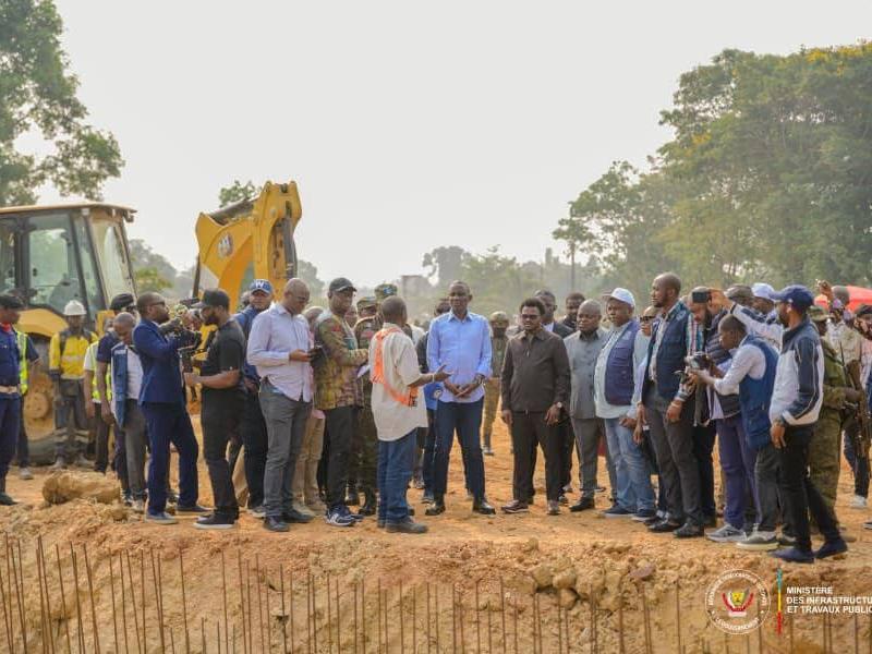 Le ministre des Infrastructures et Travaux publics, John Banza en pleine inspection des principaux chantiers et routiers à Kisangani