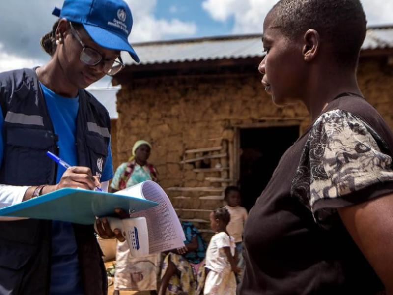 Une agente sanitaire en mission de recensement dans un village dans l'est de la RDC [photo d'illustration]
