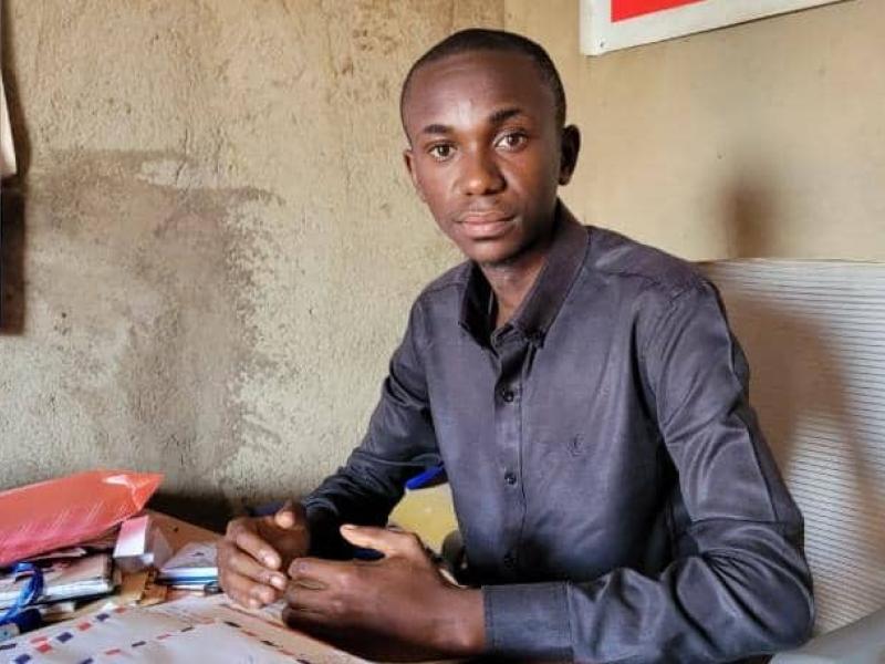 Justin Sivyolo président du parlement d'enfants répondant aux questions de opinion.info