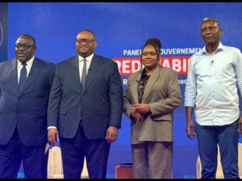 Les ministres Doudou Fwamba et John Banza Lunda avec les journalistes Wille Kalengayi et Élisée Odia [photo d'illustration]