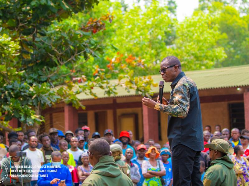 Le ministre Eliezer Ntambwe, lors d'une mission d'inspection dans la commune de Maluku [ Photo d'illustration]