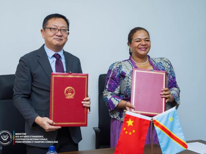 La ministre des Affaires étrangères, Thérèse Kayikwamba Wagner, et l’ambassadeur de Chine en RDC, Zhao Bin [photo d'illustration]