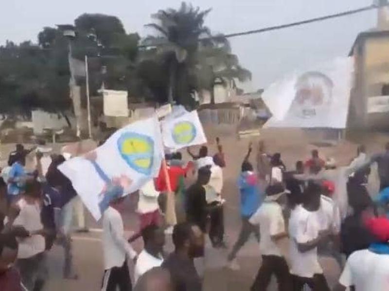 Une scène des violences entre les militants arborant les insignes du parti politique ECiDé et un groupe des jeunes se réclamant des Forces du progrès de l'UDPS ce lundi 24 août à Kinshasa