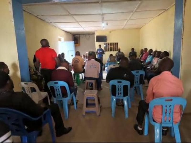 Photo des participants au dialogue communautaire renforcé dans la chefferie de Baboa Bakoe