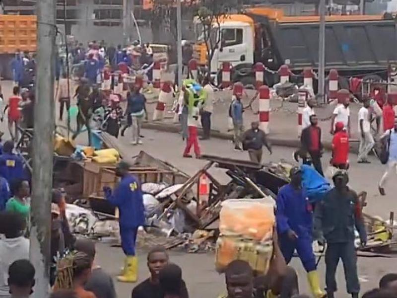 Les bâtisseurs du Service National au rond-point Ngaba, lundi 31 août 2026