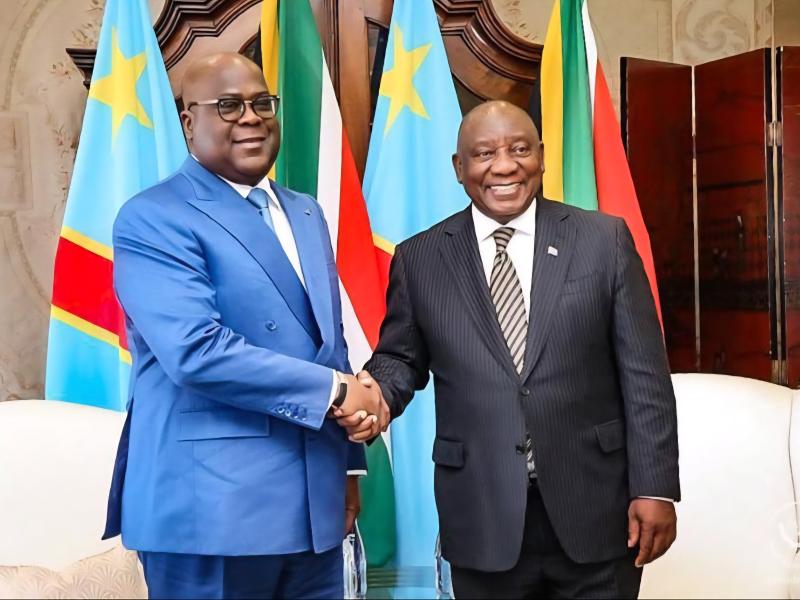 Poignée de mains entre Félix Tshisekedi,  président de la RDC et son homologue Ramaphosa de l’Afrique du Sud [photo d'illustration]
