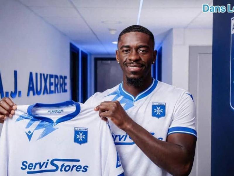 Axel Tuanzebe à l'AJ Auxerre.