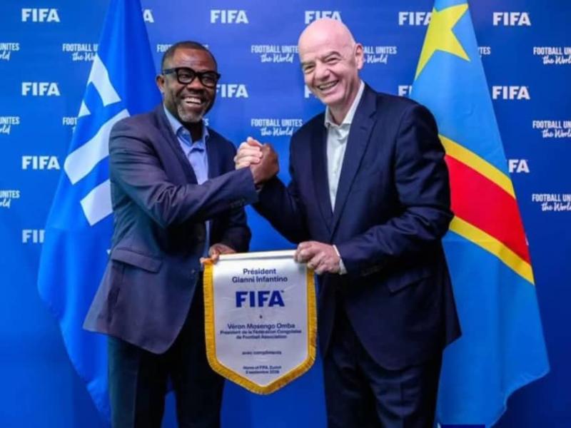 Véron Mosengo-Omba et Gianni Infantino respectivement, président de la FECOFA et président de la FIFA