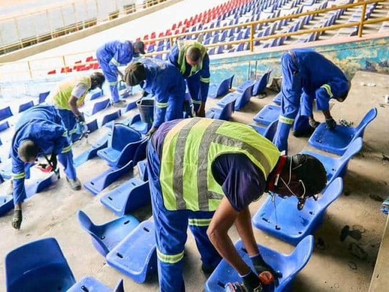 L’installation des nouveaux sièges au Stade des Photo de la Pentecôte [photo d’illustration]