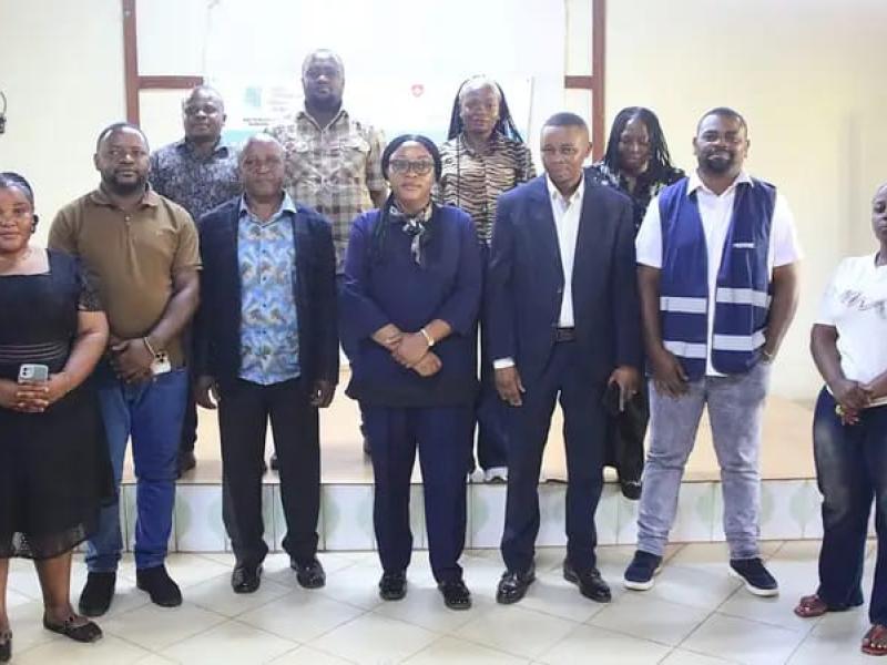 Les journalistes de Beni aux côtés de la responsable de la communication du gouvernorat à Beni [photo d’illustration]