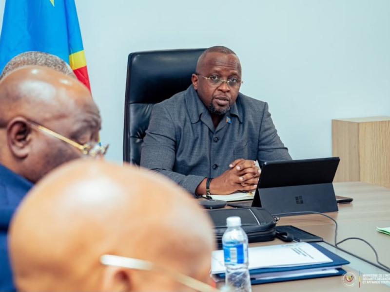 Jacquemain Shabani Lukoo Bihango, Vice-Premier Ministre, ministre de l’Intérieur, Sécurité, Décentralisation et Affaires coutumières, lors de la réunion de la Commission nationale de lutte contre la fraude minière (CNLFM), qu’il a présidée ce mercredi 9 septembre 2026.