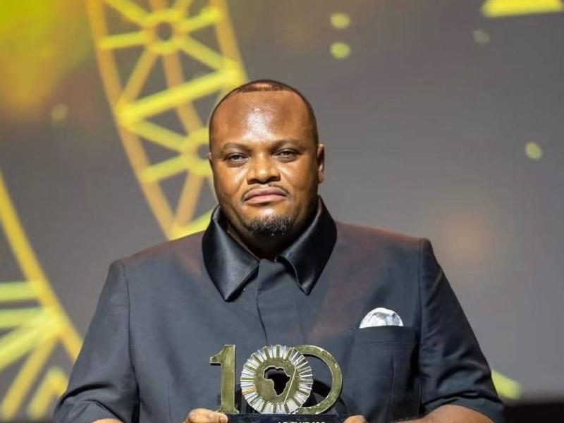 Le Gouverneur de Kinshasa, Daniel Bumba lors de son sacre aux Africa Next Awards à Paris.