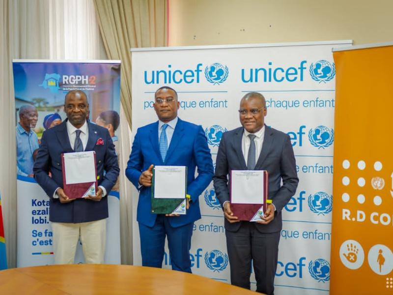 Au milieu, le ministre du Plan, Guylain Nyembo, et les représentants de l'UNICEF [photo d'illustration]