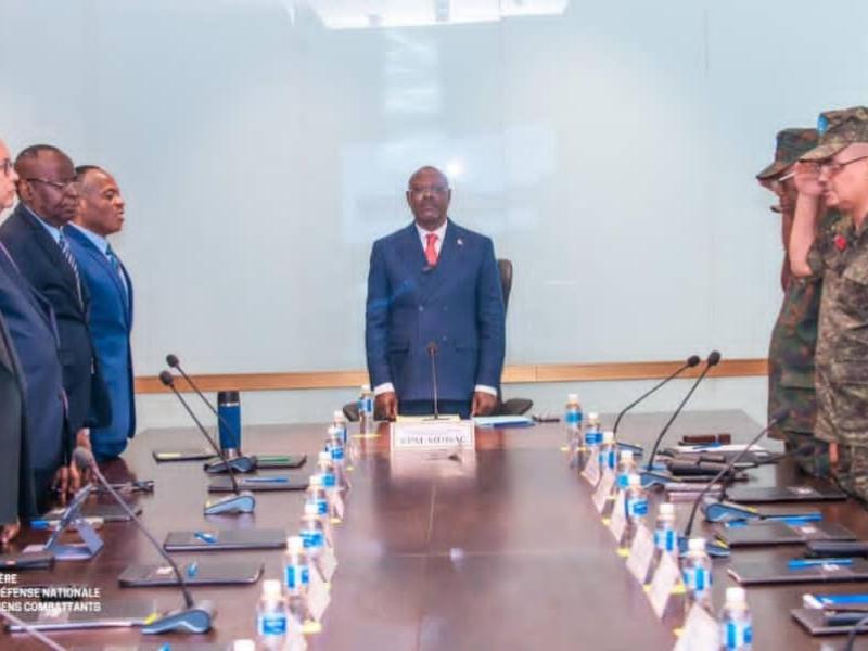 Le VPM Guy Kabombo Muadiamvita et d'autres personnalités du secteur de la Défense [photo d'illustration]