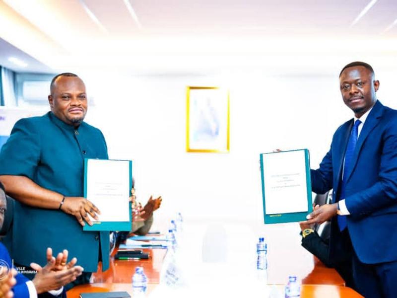 Le gouverneur Daniel Bumba et le DG de la SNEL signent un accord pour renforcer l’éclairage public dans la ville de Kinshasa