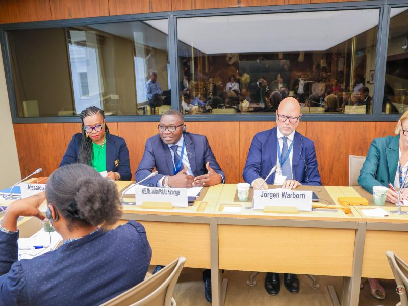 Le ministre congolais du Commerce extérieur,  Julien Paluku Kahongya intervenant à la table ronde de haut niveau consacrée à « l’accès au numérique aux possibilités économiques », organisée, à Genève,  en Suisse, dans le cadre du Forum public 2026 de l’OMC