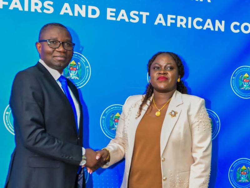 Le ministre du Commerce extérieur,  Julien Paluku Kahongya, et son homologue tanzanienne de l’Industrie et du Commerce, Judith Salvio Kapinga [photo d'illustration]